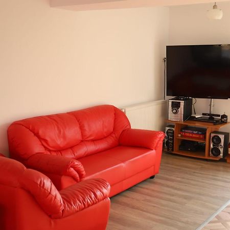 Târgu Jiu Upstairs Residence מראה חיצוני תמונה