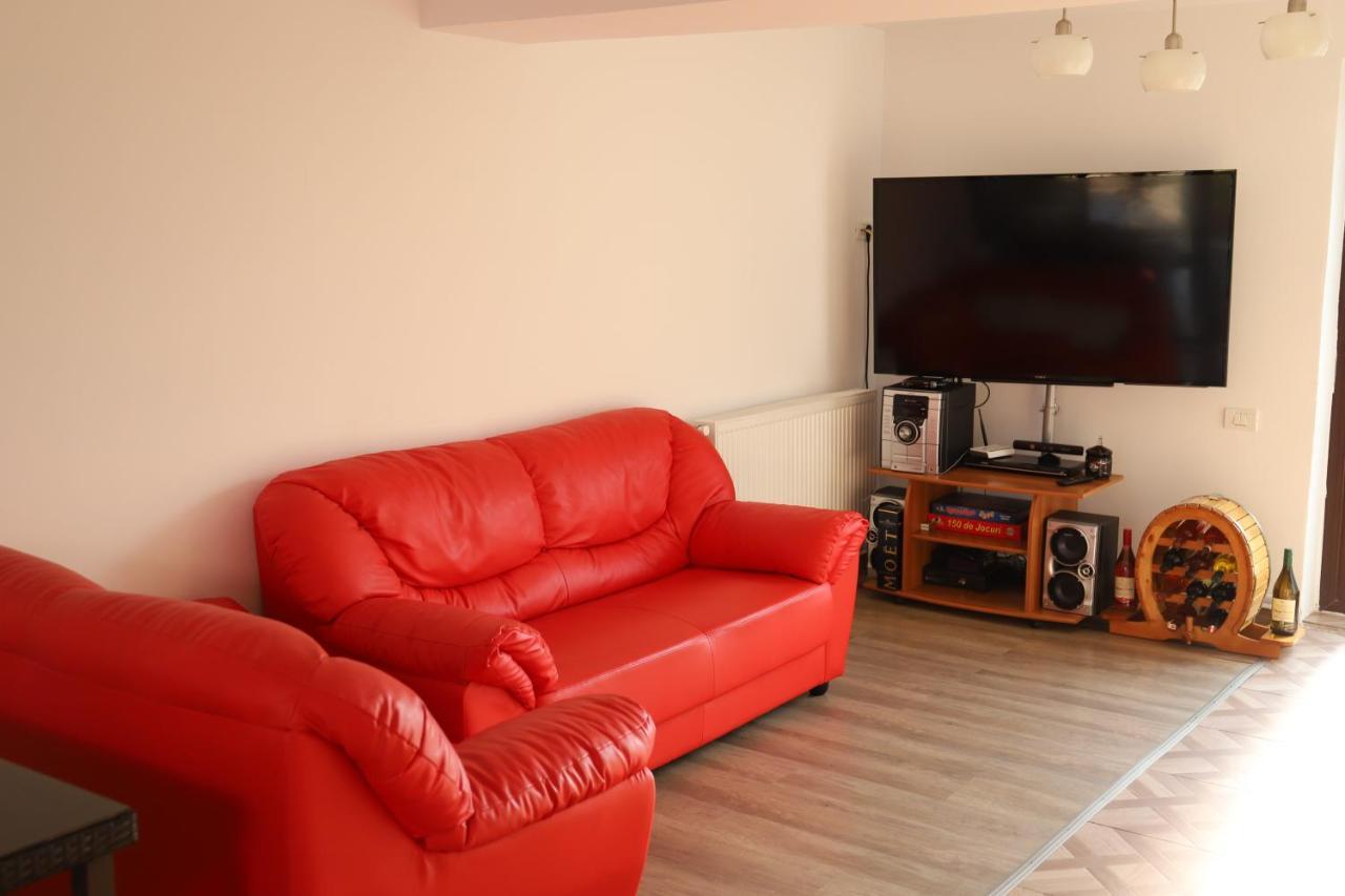 Târgu Jiu Upstairs Residence מראה חיצוני תמונה
