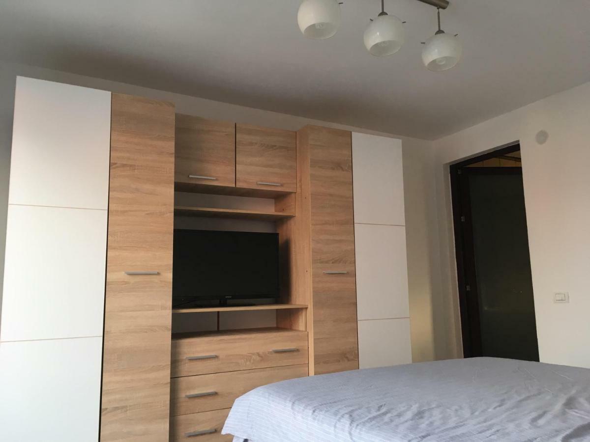 Târgu Jiu Upstairs Residence מראה חיצוני תמונה
