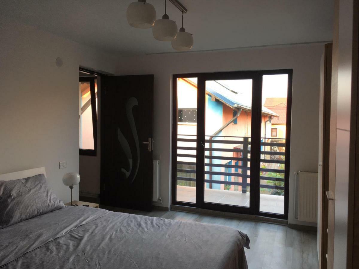 Târgu Jiu Upstairs Residence מראה חיצוני תמונה