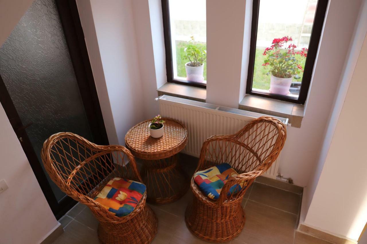 Târgu Jiu Upstairs Residence מראה חיצוני תמונה