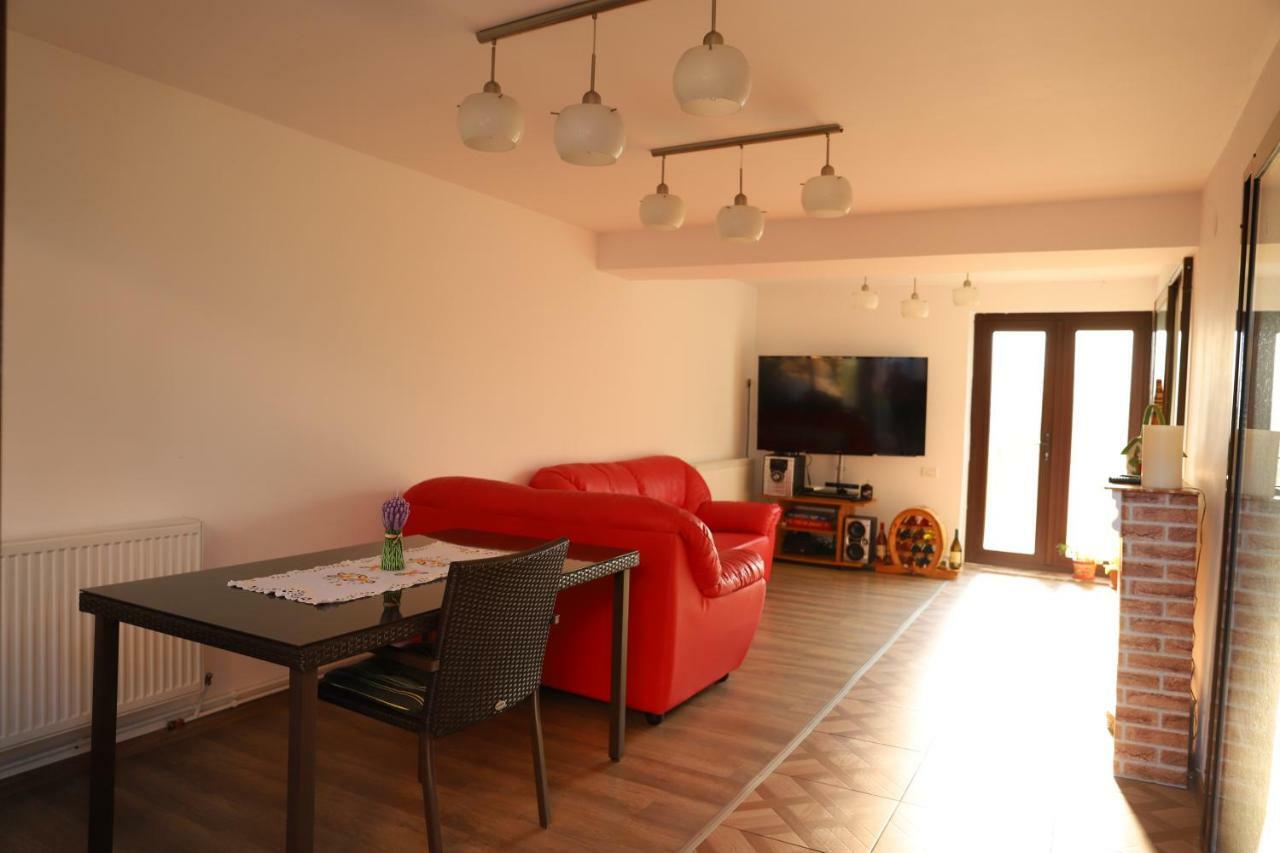 Târgu Jiu Upstairs Residence מראה חיצוני תמונה