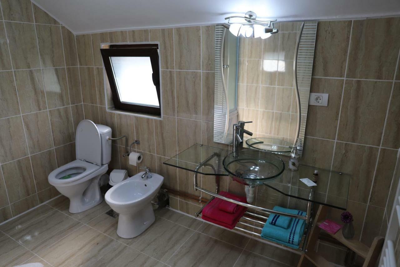 Târgu Jiu Upstairs Residence מראה חיצוני תמונה