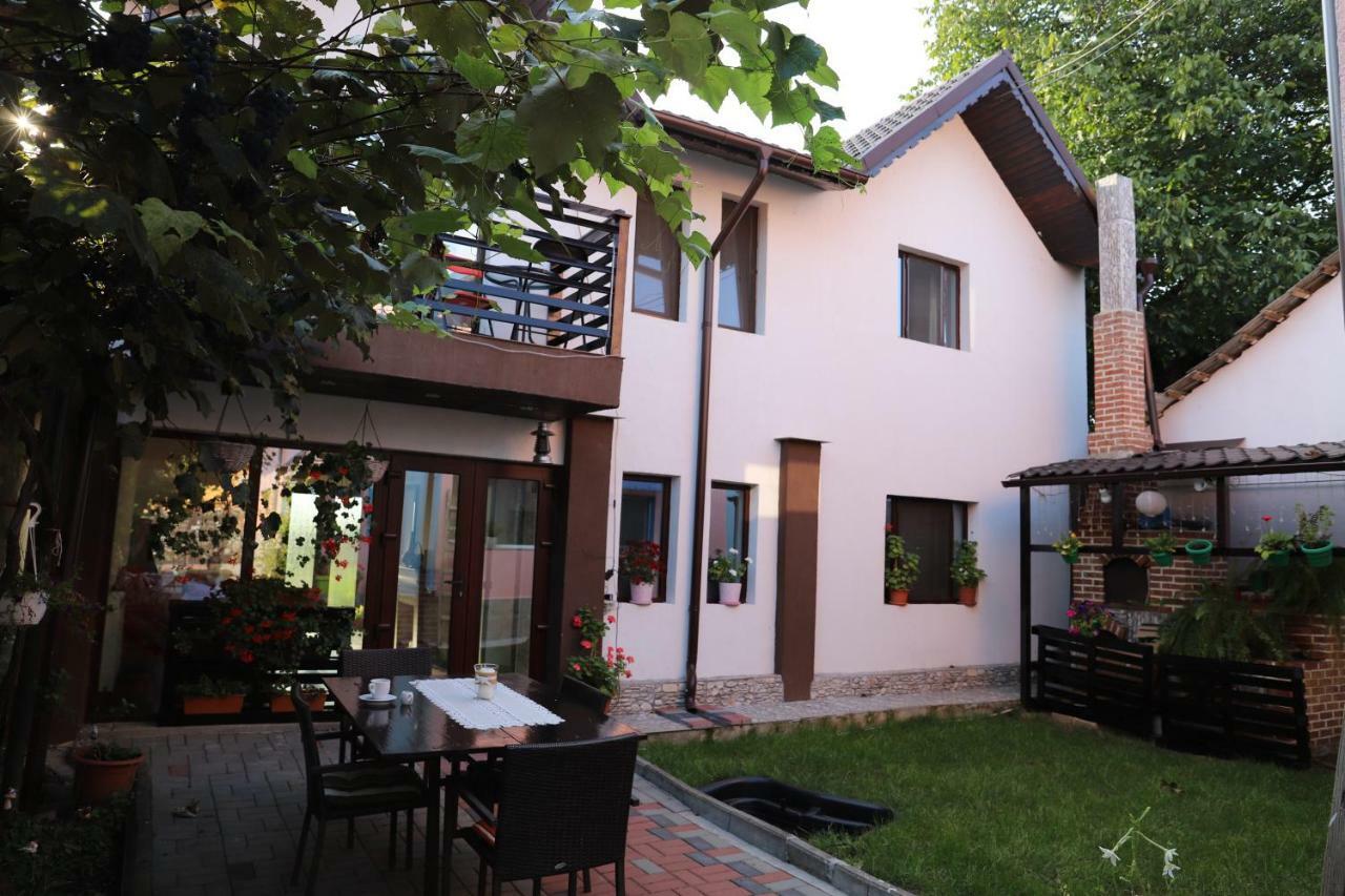 Târgu Jiu Upstairs Residence מראה חיצוני תמונה