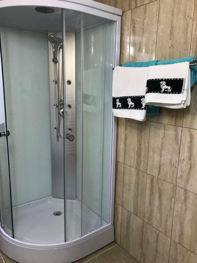 Târgu Jiu Upstairs Residence מראה חיצוני תמונה