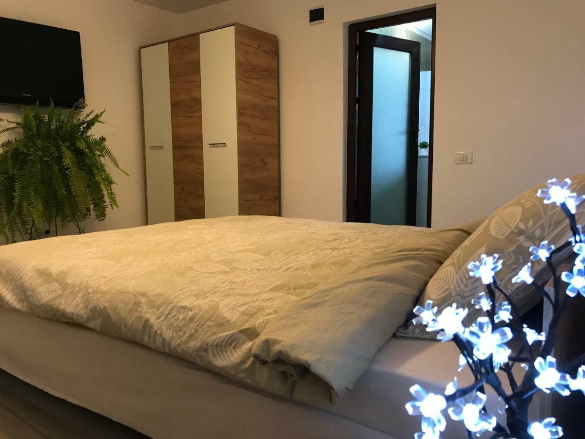 Târgu Jiu Upstairs Residence מראה חיצוני תמונה