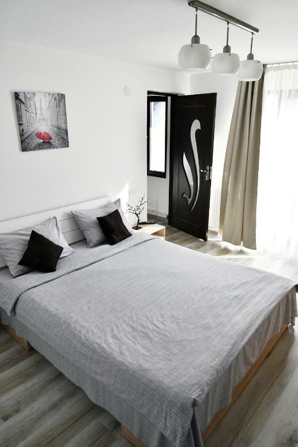 Târgu Jiu Upstairs Residence מראה חיצוני תמונה