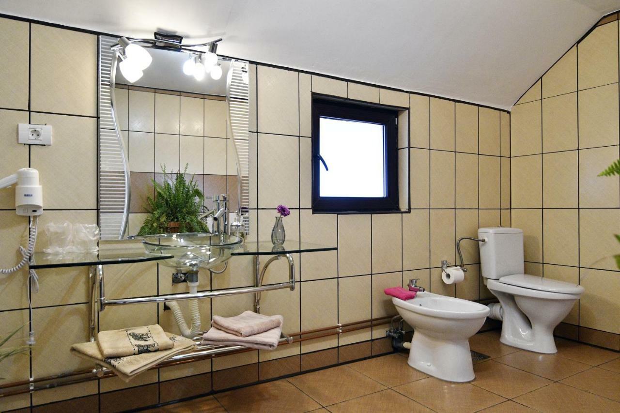 Târgu Jiu Upstairs Residence מראה חיצוני תמונה