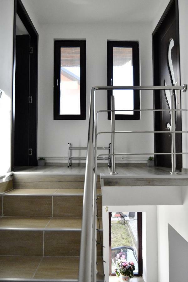 Târgu Jiu Upstairs Residence מראה חיצוני תמונה