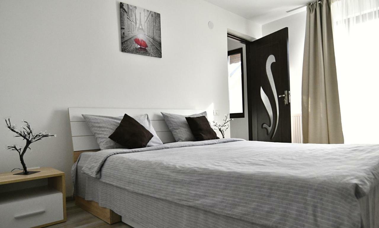 Târgu Jiu Upstairs Residence מראה חיצוני תמונה