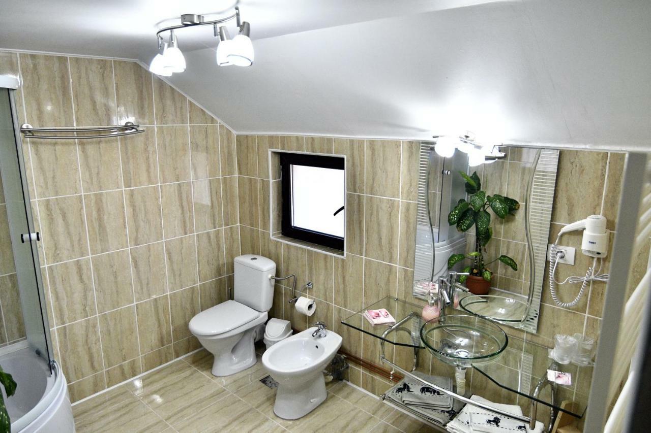 Târgu Jiu Upstairs Residence מראה חיצוני תמונה