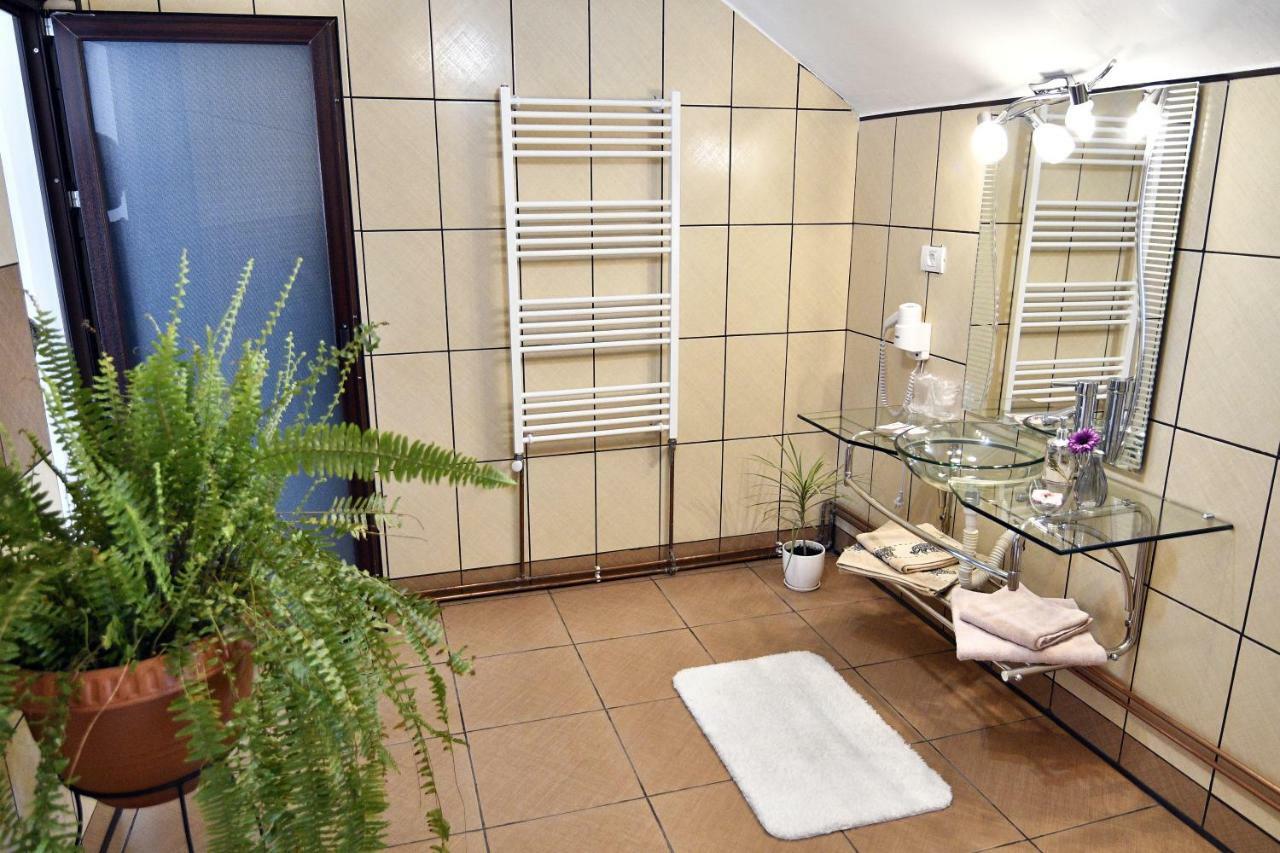 Târgu Jiu Upstairs Residence מראה חיצוני תמונה