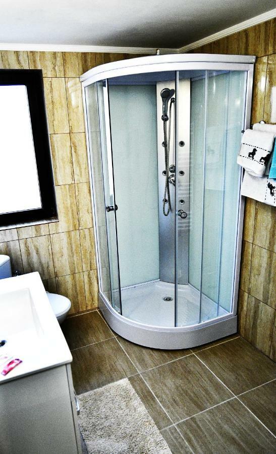 Târgu Jiu Upstairs Residence מראה חיצוני תמונה