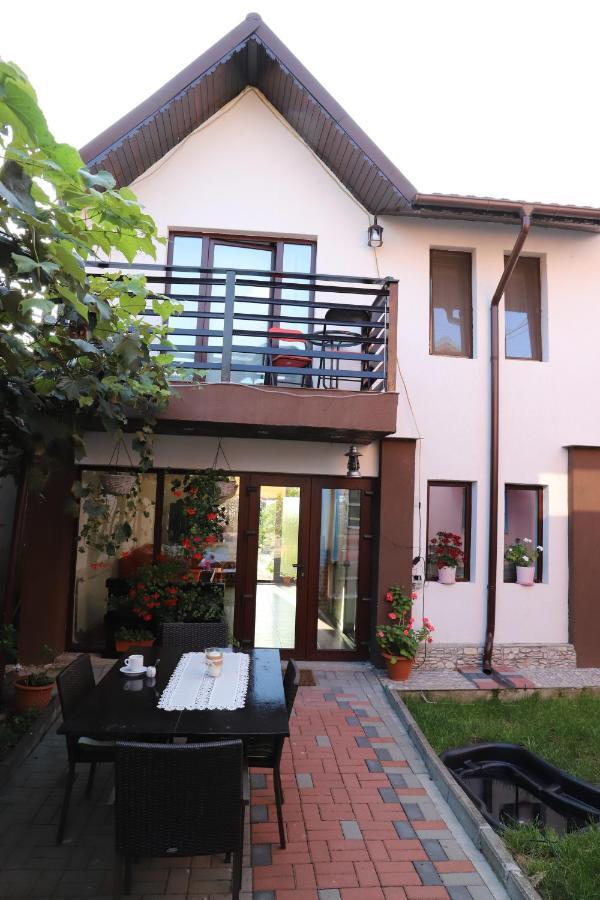 Târgu Jiu Upstairs Residence מראה חיצוני תמונה
