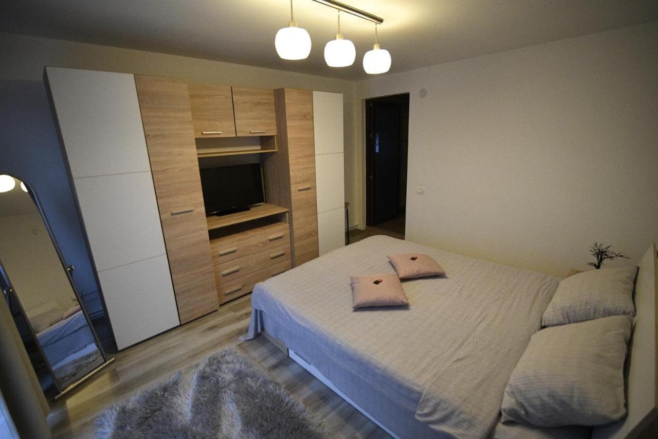 Târgu Jiu Upstairs Residence מראה חיצוני תמונה