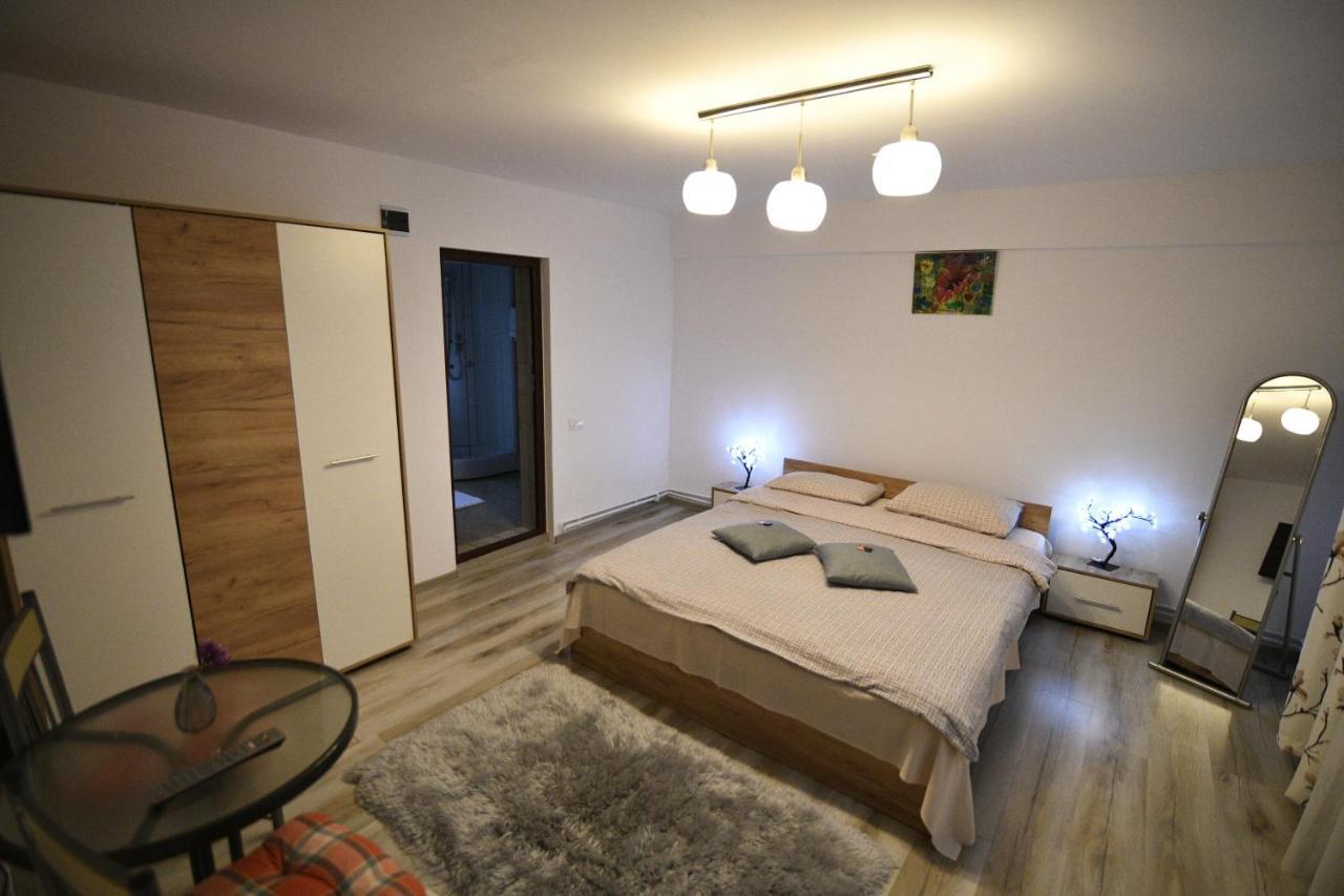 Târgu Jiu Upstairs Residence מראה חיצוני תמונה