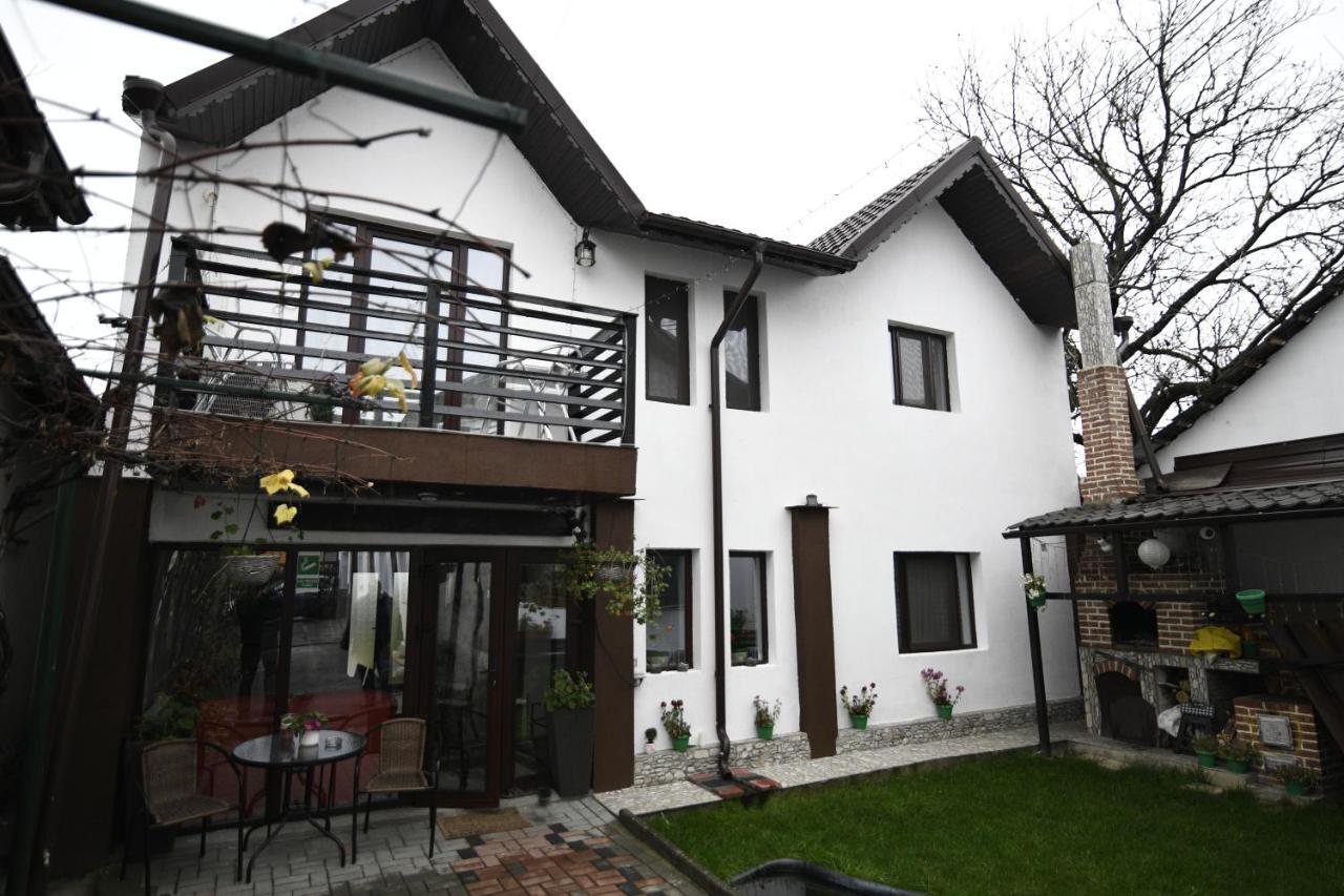 Târgu Jiu Upstairs Residence מראה חיצוני תמונה